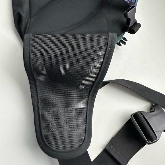 MEI Mountain Equipment Inc waist fanny pack. - Picture 8 of 11